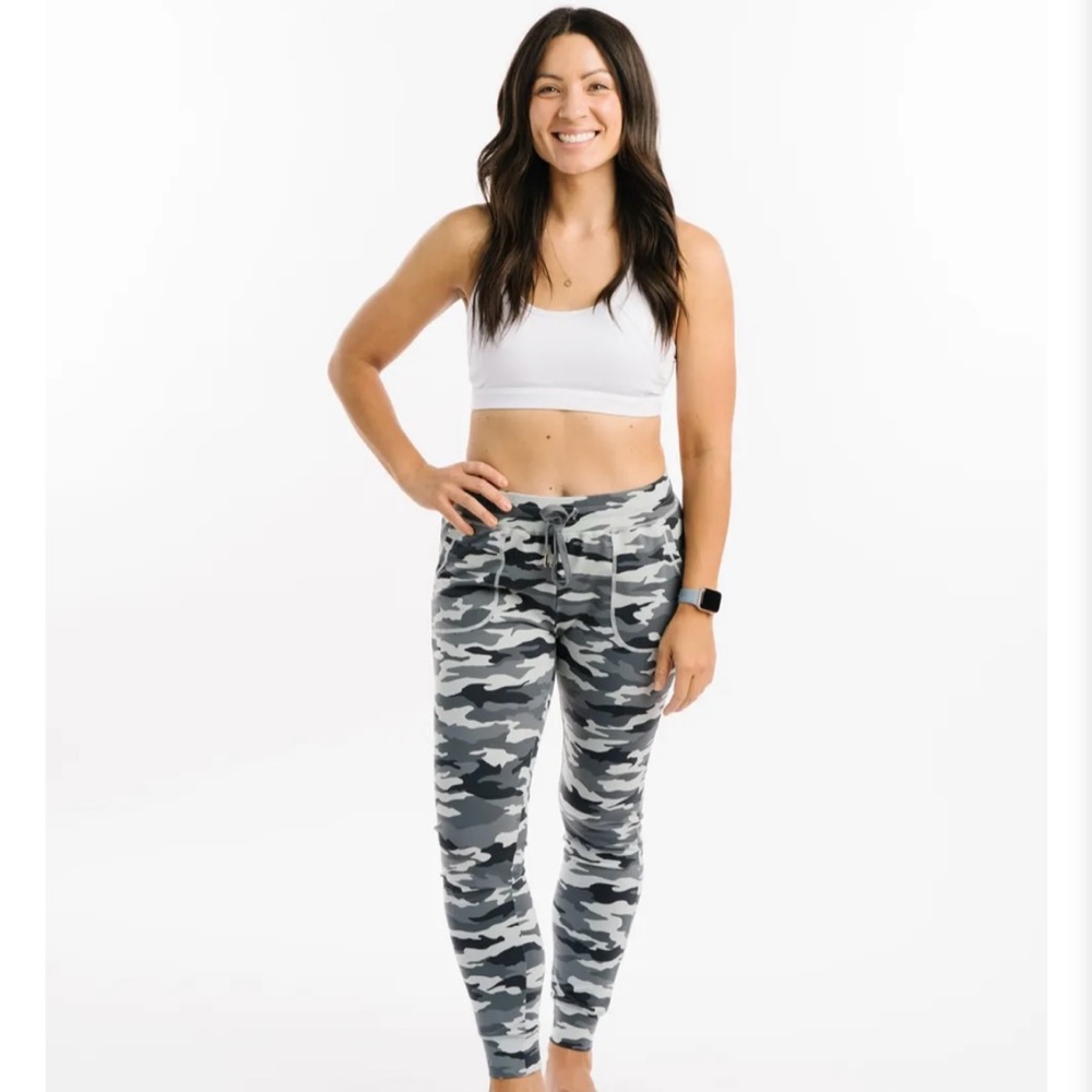 Zyia Gray Camo Unwind Joggers